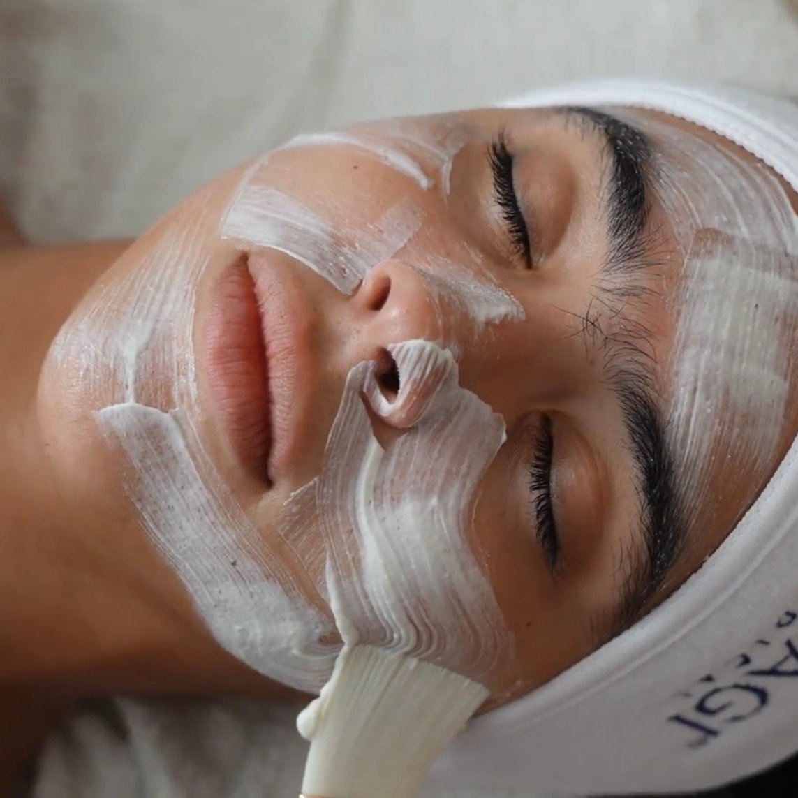 Facial + Dermaplaning + Oxígeno + Ampula + Sofia Mask